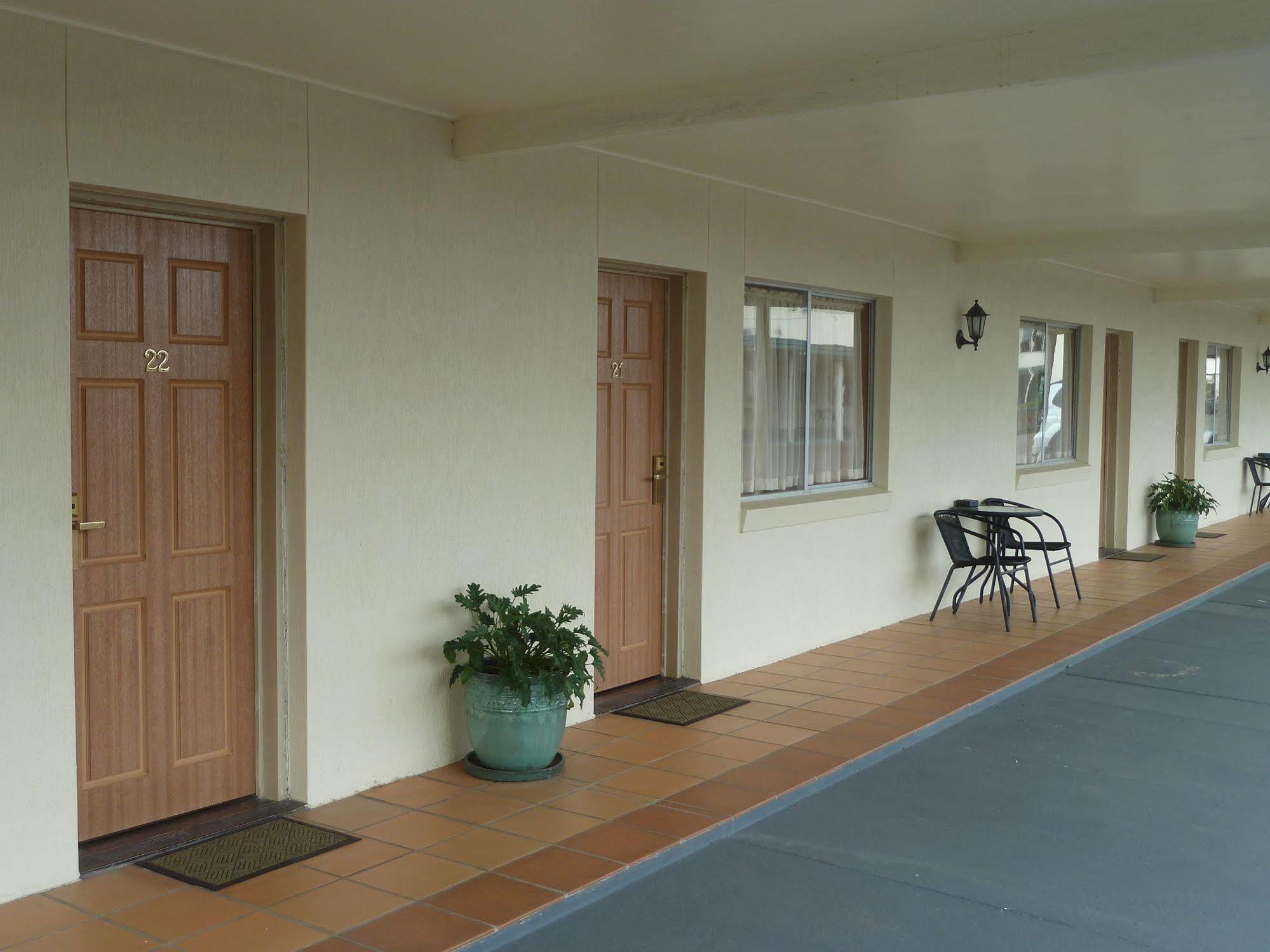 Mcnevins Maryborough Motel Екстериор снимка
